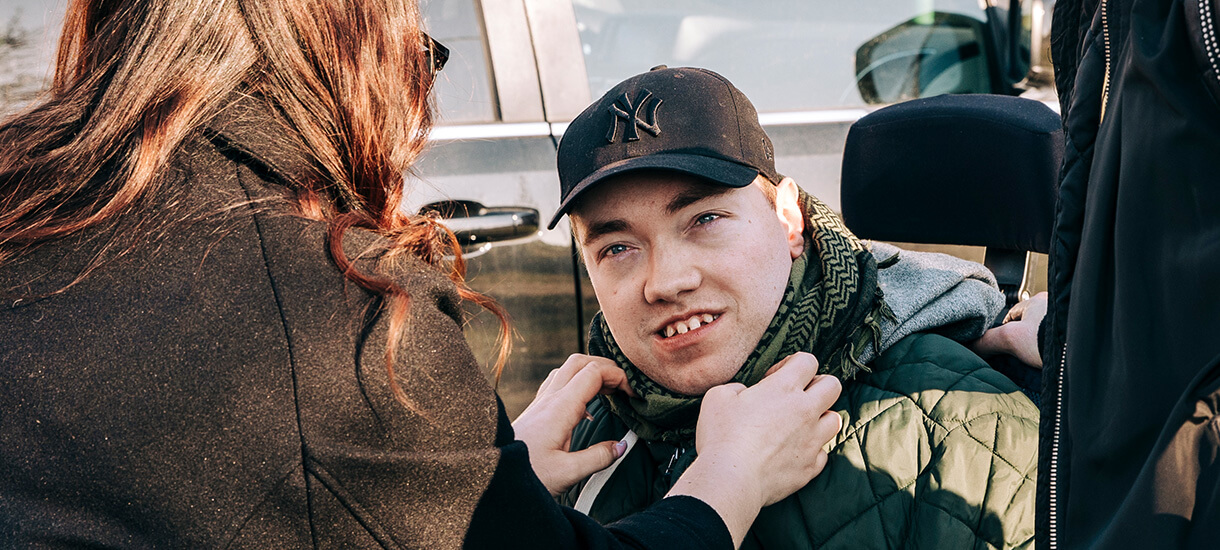 Tim och Ida_halsduk nara